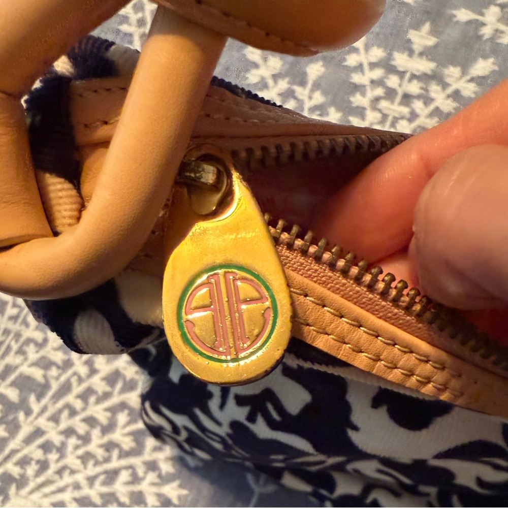 Lily Pulitzer Corduroy hobo shoulder bag. - Picture 8 of 9